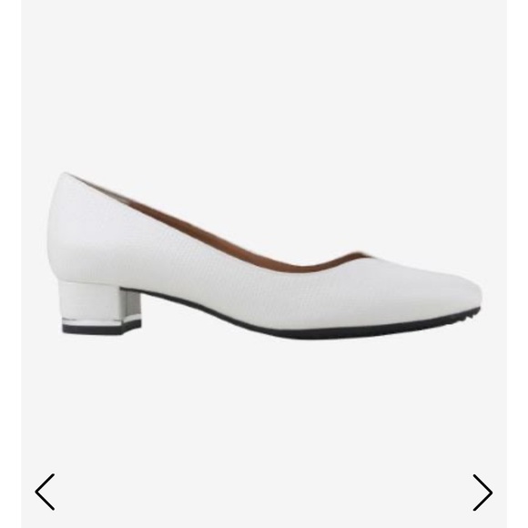 J.Renee Bambalina Elegant White 1.25 inch Block Heel Pumps - Picture 1 of 3